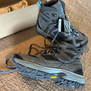 NWT Vasque Hiking Boots